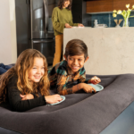 INTEX Надувной матрас “Velur Pillow” 152x203x42 см с подголовником, встр.нас. 220В, до 272кг — изображение 4