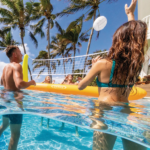 INTEX Set de joacă în apă "Volleyball" 239x64x91 cm, include plasă și minge, 6+ - imagine 3