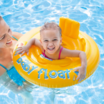 INTEX Детский надувной круг с вырезами для ног Д 70 см, до 11кг, 6-12 месяцев — изображение 2