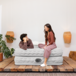 INTEX Надувная кровать “Velur Supreme” 152x203x51 см, встр.нас. 220В, до 272 кг — изображение 6