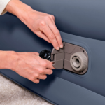 Bestway Надувной матрас со встроенным электронасосом 220 V и изголовьем, 152x226x84 см — изображение 16