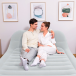 Bestway Надувной матрас со встроенным электронасосом 220 V и изголовьем, 152x226x84 см — изображение 21