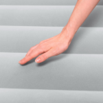 Bestway Надувной матрас со встроенным электронасосом 220 V и изголовьем, 152x226x84 см — изображение 14