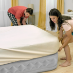 INTEX Надувная кровать “Velur Supreme” 152x203x51 см, встр.нас. 220В, до 272 кг — изображение 9